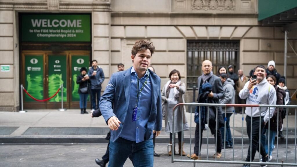 Norwegian chess grandmaster Magnus Carlsen quits tournament in dispute over jeans Norwegian chess grandmaster Magnus Carlsen quits tournament in dispute over jeans