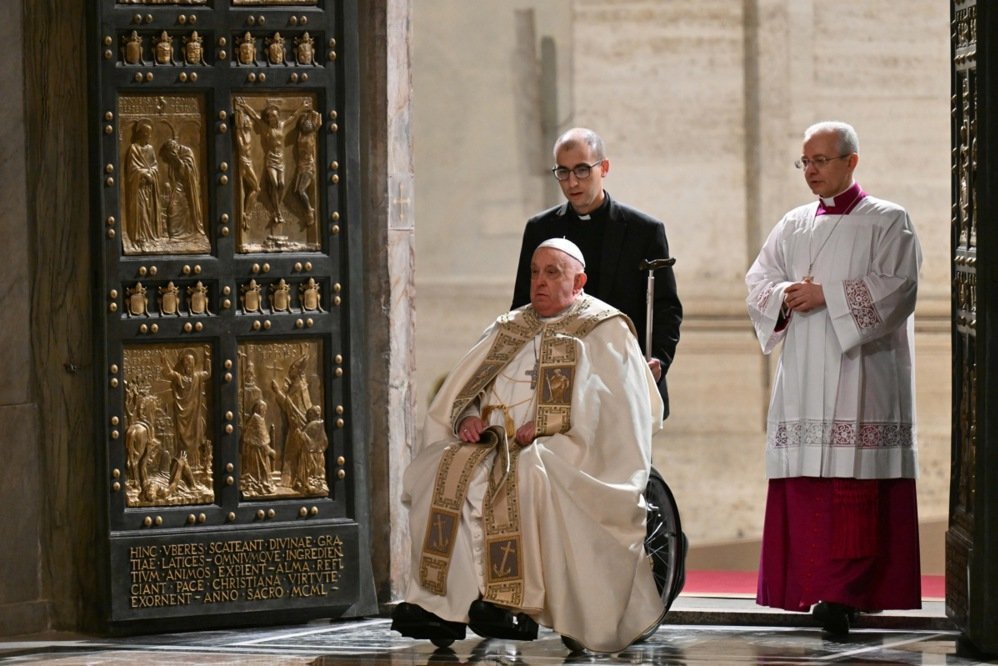 Pope Francis ushers in Catholic Church’s Jubilee of ‘Hope’ during Christmas Eve mass Pope Francis ushers in Catholic Church’s Jubilee of ‘Hope’ during Christmas Eve mass
